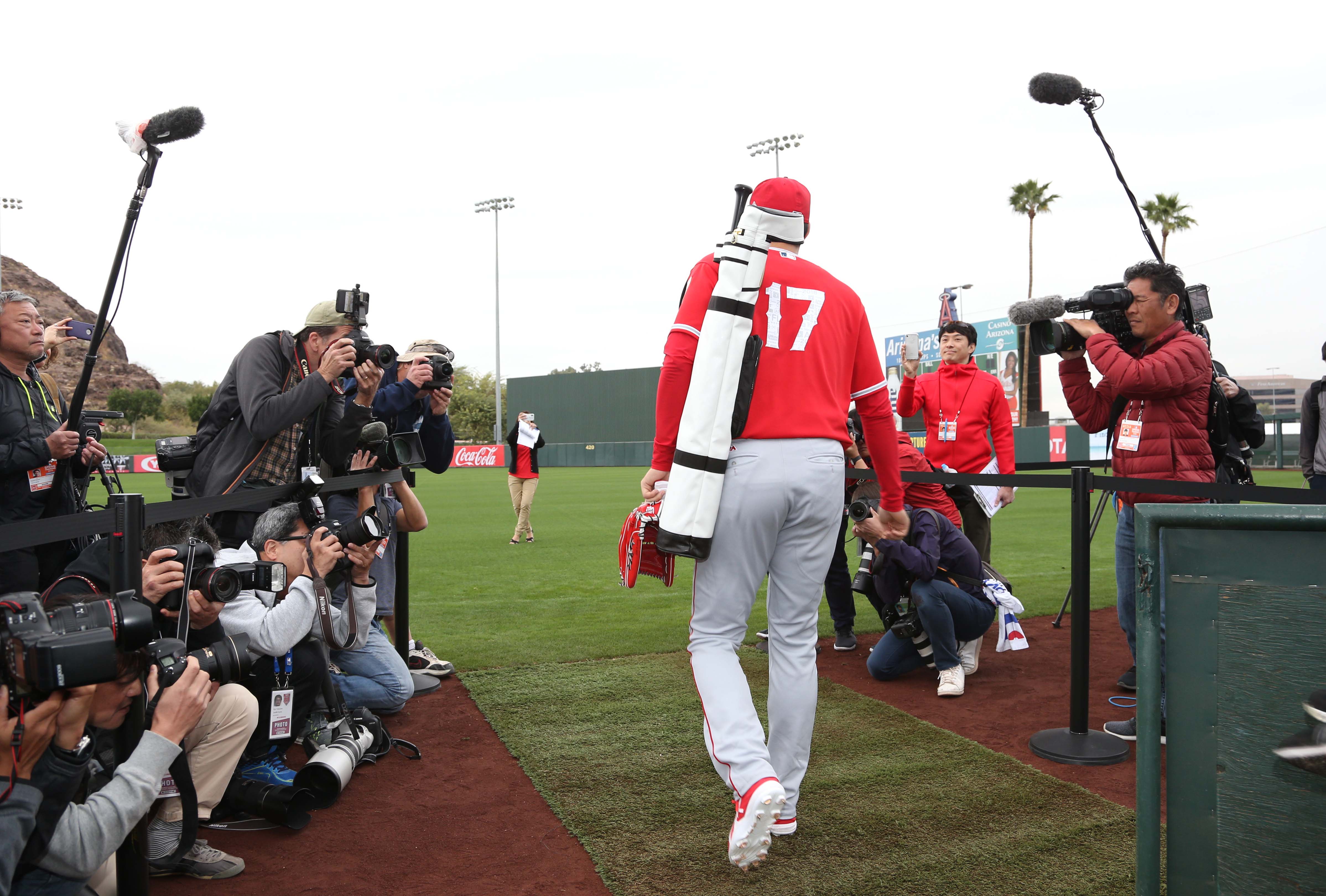 大谷翔平のエンゼルスキャンプ初日に完全密着! - Moment日刊ゲンダイ